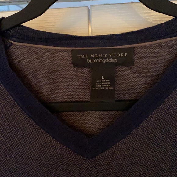 Bloomingdales Men’s Store Sweater-Size L - Picture 2 of 5